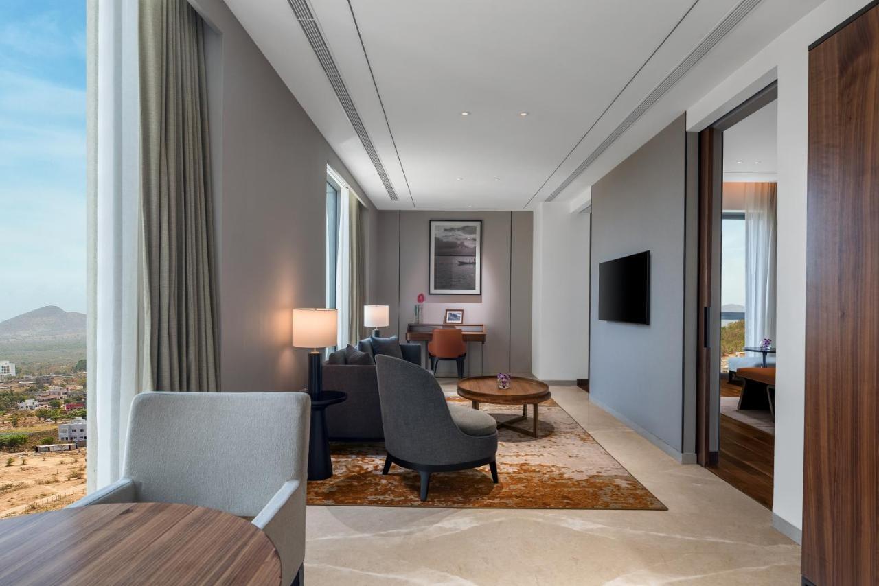 Radisson Blu Hotel & Spa, Nashik Extérieur photo